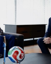 九游游戏-FIFA秘书长已抵京+温格陪同！已与足协主席见面 全力劝说央视签字